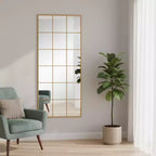 Miroir sur pied à cadre métallique doré