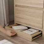 Table de chevet intelligente en chêne clair avec tiroir caché, rabat supérieur - porte avec serrure NFC et tiroir inférieur à ouverture-pression, table d'appoint pour chambre et salon