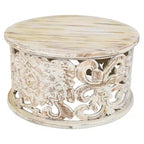 Table Basse Bois de Mangue Sculpté à la Main Motif Floral Découpé Finition Blanc Vieilli 33 Pouces