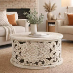 Table Basse Bois de Mangue Sculpté à la Main Motif Floral Découpé Finition Blanc Vieilli 33 Pouces