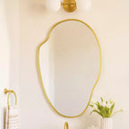 Miroir Mural Irrégulier Asymétrique en Laiton Brossé, 22''x 34'' Miroir Mural Unique à Cadre en Laiton pour Salle de Bain, Entrée, Chambre d'Enfant